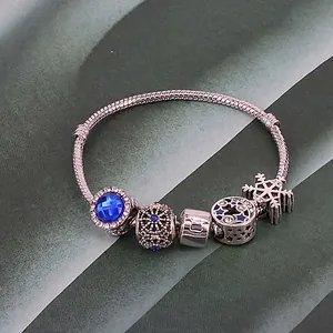 Bracelet à breloques étoile en cristal bleu avec pendentif flocon sur chaîne argentée