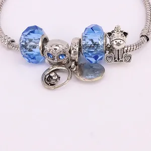 Bracelet maille serpent avec perles en cristal bleu et breloques hibou licorne argentées