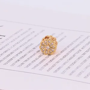 Perle de charme fleur dorée exquise avec incrustation de zircone pour bijoux DIY