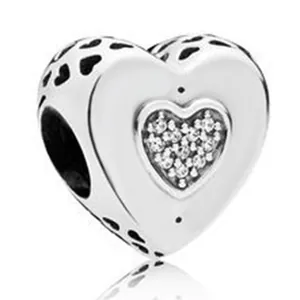 Klassischer S925 Silber Herzanhänger mit Steinen und Hohlmustern für Armbänder