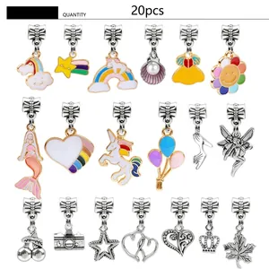 Lot de 20 breloques DIY colorées licorne, arc-en-ciel et cœur pour bracelets d'enfants