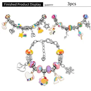 Coffret de bracelets licorne DIY pour enfants avec perles colorées et pendentifs arc-en-ciel