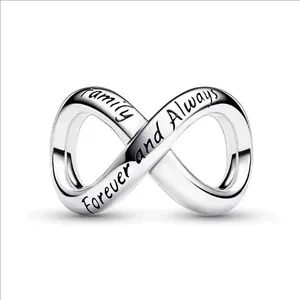 Infinity-Charm-Anhänger mit Gravur Family Forever and Always in Silber-Optik