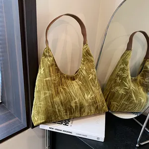 Γυναικεία Τσάντα Tote PU Μεγάλης Χωρητικότητας με Σχέδιο Φύλλων Μπαμπού Βίντατζ Υφή Βελούδου Πλισέ Τσάντα Ώμου Σικ Τσάντα Hobo για Μετακινήσεις