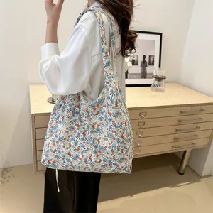 Floral print tote bag with large capacity for daily use in fresh aesthetic style