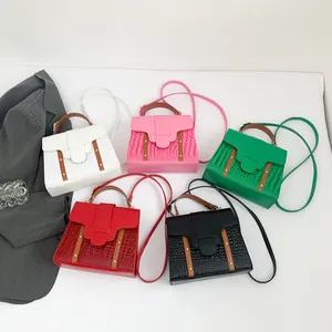 Bolsos de silla con patrón de cocodrilo en cinco colores con asas y bandoleras