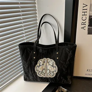 Sac Fourre-tout Plissé Broderie Florale Nouveau Style Chinois Femme Élégant Tissu Enduit Grande Capacité Sac à Épaule Sac à Main Vintage