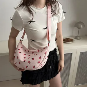 Rosa Cord-Umhängetasche für Damen mit Erdbeermuster und verstellbarem Schultergurt