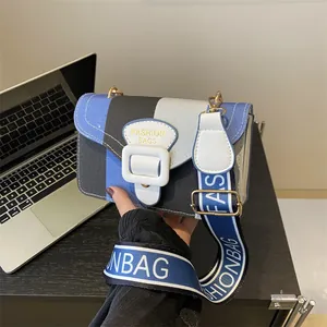 Damen Mode Kleine Quadratische Umhängetasche Minimalistische Patchwork Wildleder Schultertasche Mit Breitem Buchstabenriemen
