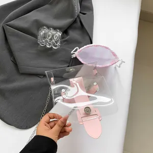 Stijlvolle transparante PVC crossbody tas met roze leren bies en zilveren ketting