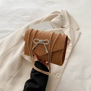 Sac à Bandoulière en Paille Tissée à la Mode Avec Nœud en Strass Chaîne en Métal Doré Sac Bandoulière d'Été pour Femmes Petit Sac à Main Carré