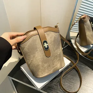 Women Retro PU Leather Bucket Bag Contrast Color Small Crossbody Shoulder Bag With Twist Lock Closure Casual Bag