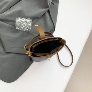 Chic two-tone contrast stitching bucket bag with gold twist lock and adjustable strap