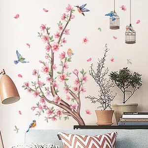 Detalle de vinilo decorativo de pared con flores de cerezo y pájaros estilo acuarela