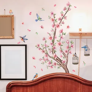 Vinilo decorativo de cerezo rosa con pájaros coloridos y jaulas para el dormitorio
