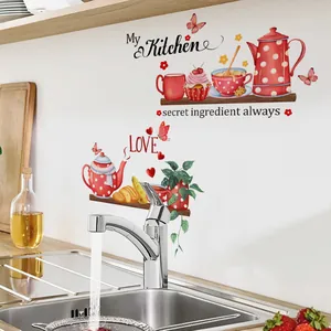 Detail der Küchen-Wandtattoo mit Teekannen, Cupcakes und Secret Ingredient Schriftzug