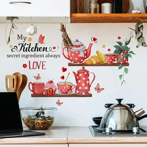 Detail von DIY-Küchenwandaufklebern mit Teekanne, Cupcakes und Liebes-Slogan-Motiv
