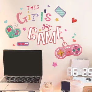 Détail du sticker mural 'THIS Girl's got GAME' avec manette rose et icônes cœur