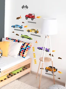 Kleurrijke raceauto muurstickers set voor kinderkamer met vlaggen en vlammen decor