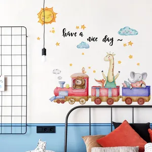 Adesivi murali con trenino di animali, sole e stelle per decorazione camera dei bambini