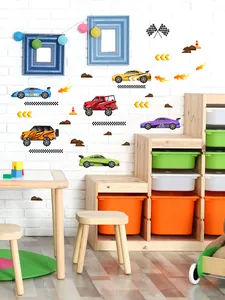 Detail van kleurrijke raceauto muurstickers met finishvlaggen voor kinderkamer