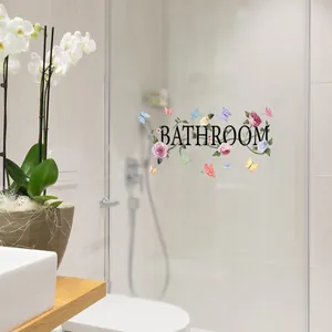Blumen-Badezimmer Wandtattoo mit bunten Rosen und Schmetterlingen auf einer Glastür