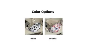 Vue détaillée de grands sacs banane imprimé papillon en noir et blanc et en couleurs