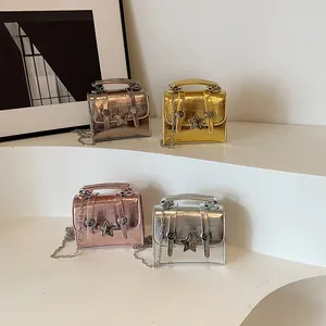 Mini bolsos bandolera metalizados para niñas en colores oro, plata, rosa y bronce
