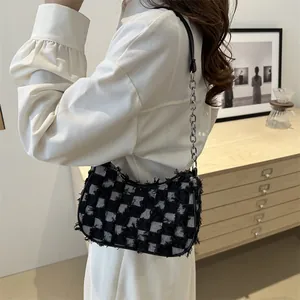 Sac hobo rétro à motif damier avec chaîne argentée et bandoulière en cuir souple