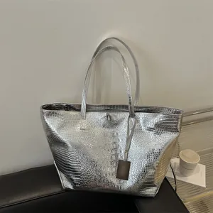 Women's Large Capacity Crocodile Pattern Tote Bag Fashion PU Leather Handbag For Commute Daily Shoulder Bag Gold Silver Black