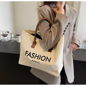 Bolso tote de lona con estampado Fashion Paris y asas de cuero marrón al hombro
