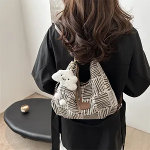 Borsa tote in tela a scacchi alla moda con ciondolo a nuvola per donna