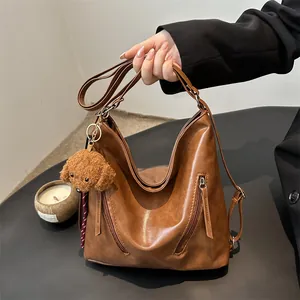 Borsa Tote da Donna in Pelle PU Retrò Borsa a Tracolla Hobo di Grande Capacità Con Ciondolo a Forma di Cucciolo per il Pendolarismo Quotidiano