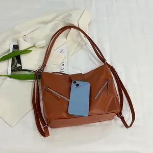 Borsa tote vintage in pelle marrone con doppia cerniera e fibbia a cintura elegante