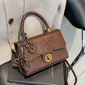 Sac à Main Carré en Cuir PU Vintage Français pour Femmes Fermoir Tournant en Métal Doré Sac à Bandoulière Bureau avec Charme