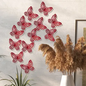 Detailansicht der roten 3D-Schmetterling-Wandaufkleber mit filigranem Laserschnittmuster