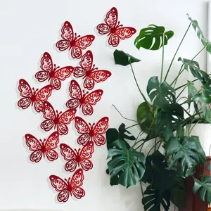 Makro-Detail roter 3D-Schmetterling-Wandaufkleber mit Glitzer und filigranem Ausschnitt