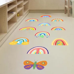 Detail regenboog vloerstickers cijfers 1 tot 10 met vlinder voor kinderspel