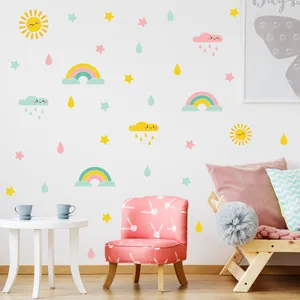 Regenbogen und Wolken Wandaufkleber für Kinderzimmer mit Cartoon Sonne in Macaron-Farben