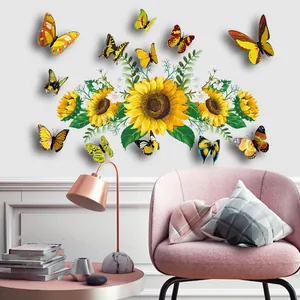 Detail van 3D zonnebloem muurstickers met kleurrijke vlinders in een moderne woonkamer