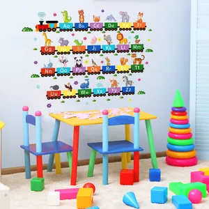 Dettaglio dell'adesivo murale treno alfabeto con animali per decorazione camera bimbi