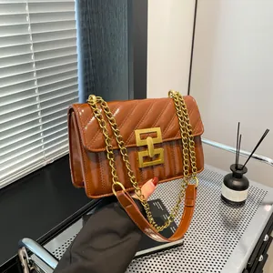 Vintage Quilted PU Leather Crossbody Bag Gold Chain Shoulder Bag For Women Fashion Small Square Bag Elegant Commute Bag