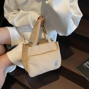 Sac fourre-tout minimaliste en velours côtelé beige avec broderie lapin pour le quotidien