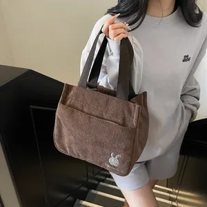 Sac fourre-tout en velours côtelé marron avec broderie lapin et anses tissées