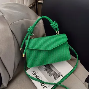Sac Bandoulière Femme en Cuir PU Tissé Minimaliste Poignée à Nœud Sac à Main Carré Rabat Enveloppe Quincaillerie Dorée