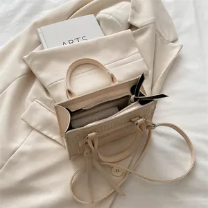 Retro straw-stitched crossbody bag in beige leather with top handles and a zipper closure