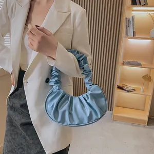 Minimalistische hellblaue Cloud-Bag mit Falten aus weichem Leder für Damen Mode