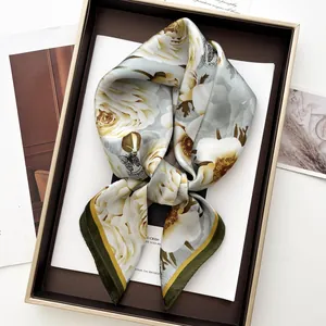 Sciarpa Quadrata in Satin Floreale Vintage per Donna Stampa Botanica di Rose e Farfalle Foulard per Capelli e Collo