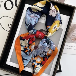 Foulard Carré en Satin pour Femmes Imprimé Floral Artistique Élégant Foulard Effet Soie Châle de Cheveux pour Voyage Quotidien