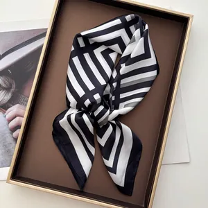 Foulard Quadrato in Satin a Righe Geometriche da Donna Elegante Minimalista Moda Sciarpa Decorativa per Capelli Borsa